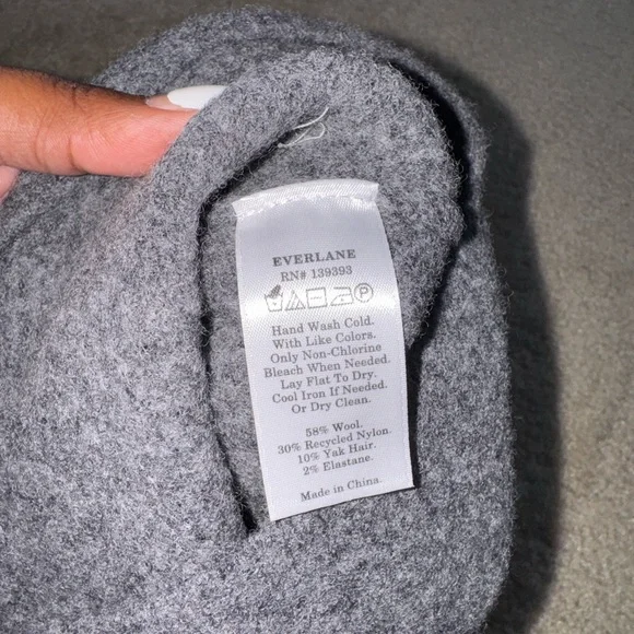 Everlane Charcoal cropped Tank - Picture 3 of 4